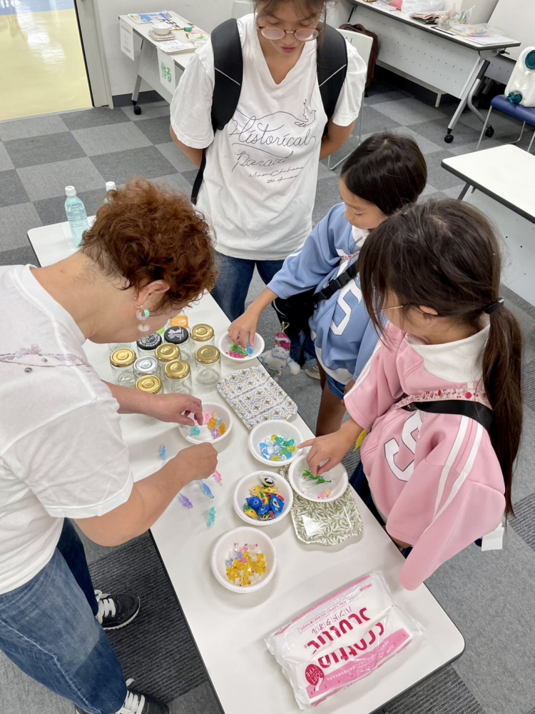 やってみよう片手で工作ワークショップ風景