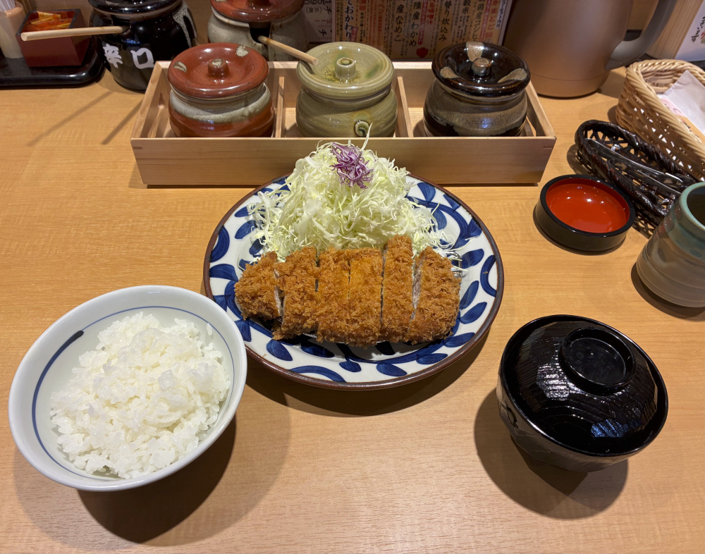 【こうのすグルメ】サクサクでジューシー！昭和8年創業の老舗とんかつ専門店「厚切りとんかつ よし平 鴻巣店」がオープンしました！