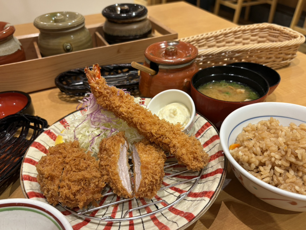 【とんかつよし平】ボリューム満点！名物の厚切りとんかつ