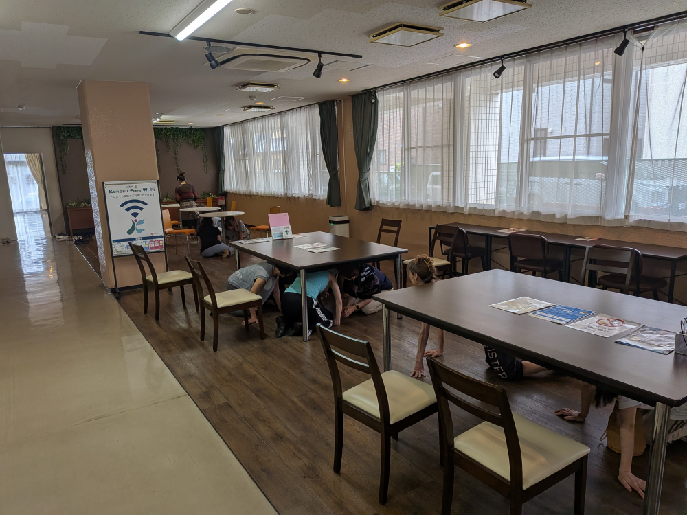 シェイクアウト訓練を実施しました！