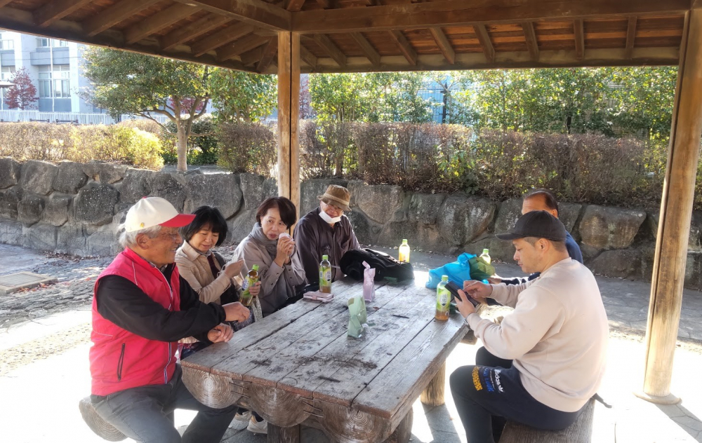 せせらぎ公園で休憩