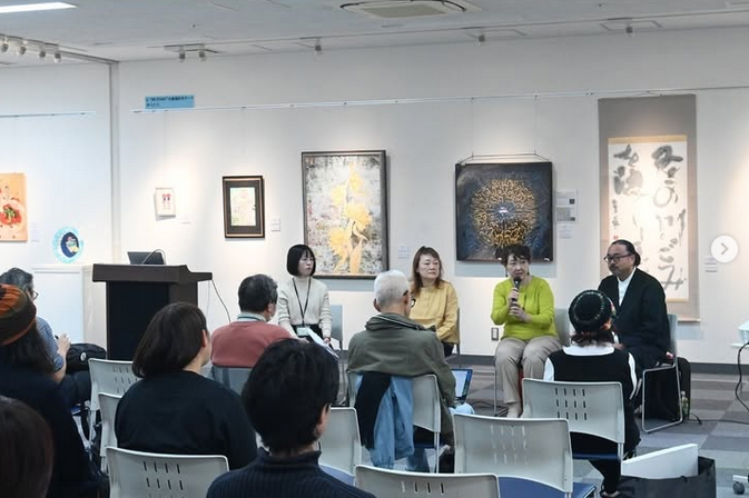 ギャラリートーク「アーティストって誰のこと？」（実践女子大学の下山教授をゲストにお迎えし、お話させていただきました）