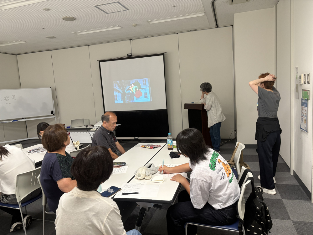 一生懸命メモを取る参加者の皆さん